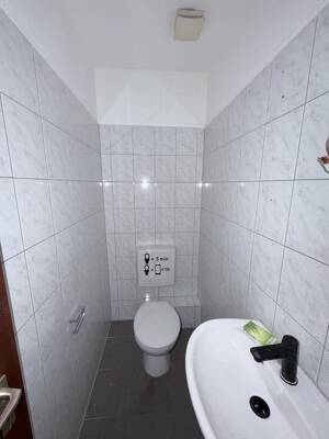 Dachgeschoss-2-Zimmer-Wohnung mit Einbauküche in Gelsenkirchen-Bornstraße