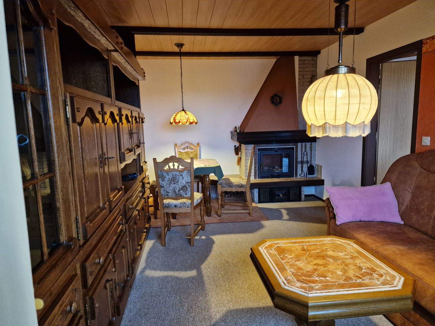 Idyllisches Ferienhaus in sonniger Hanglage mit Kamin, Terrasse, Balkon und kompletter Möblierung – Oelsnitz – Bild 1 von 9