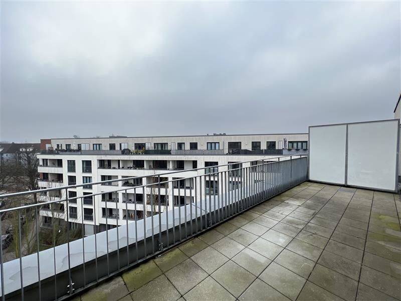 Wohnen auf zwei Ebenen: Exklusive Maisonette-Wohnung mit Dachterrasse, Balkon & zwei Eingängen – Hamburg – Vorschaubild 3