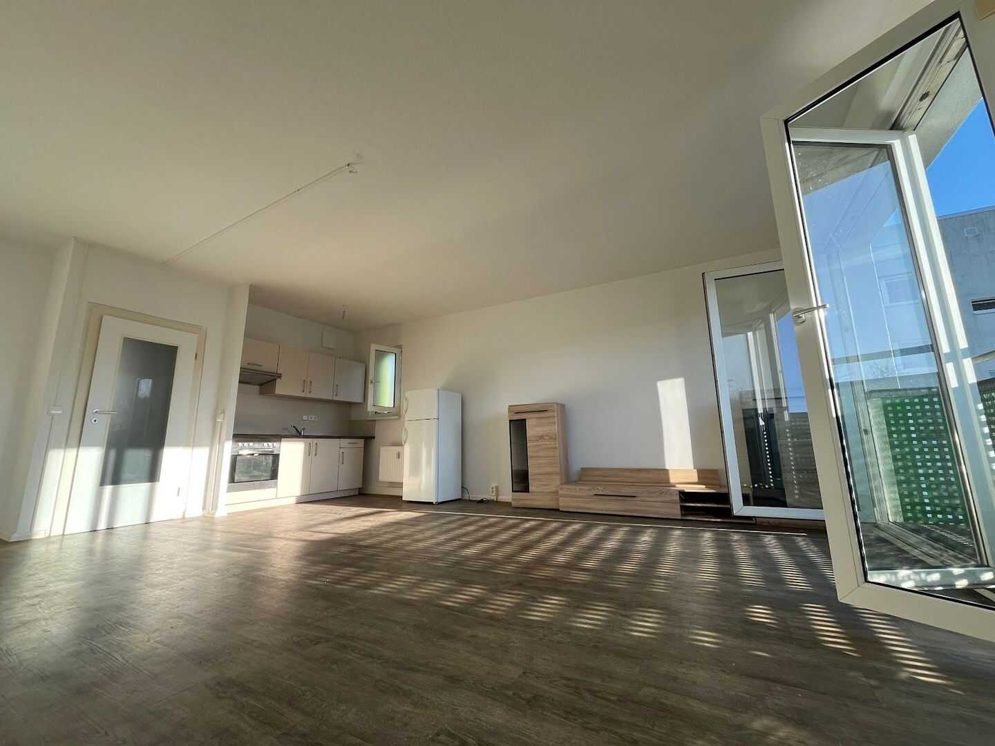 Sofort einziehen: Frisch sanierte Wohnung mit EBK – Chemnitz – Bild 1 von 9