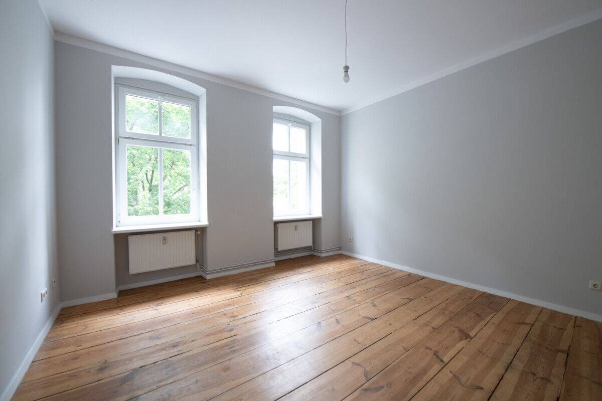 Bezugsfreie Altbauwohnung in absoluter Top-Lage mit Tageslicht-Badezimmer, Wohnküche und Holzdielen – Berlin – Vorschaubild 6