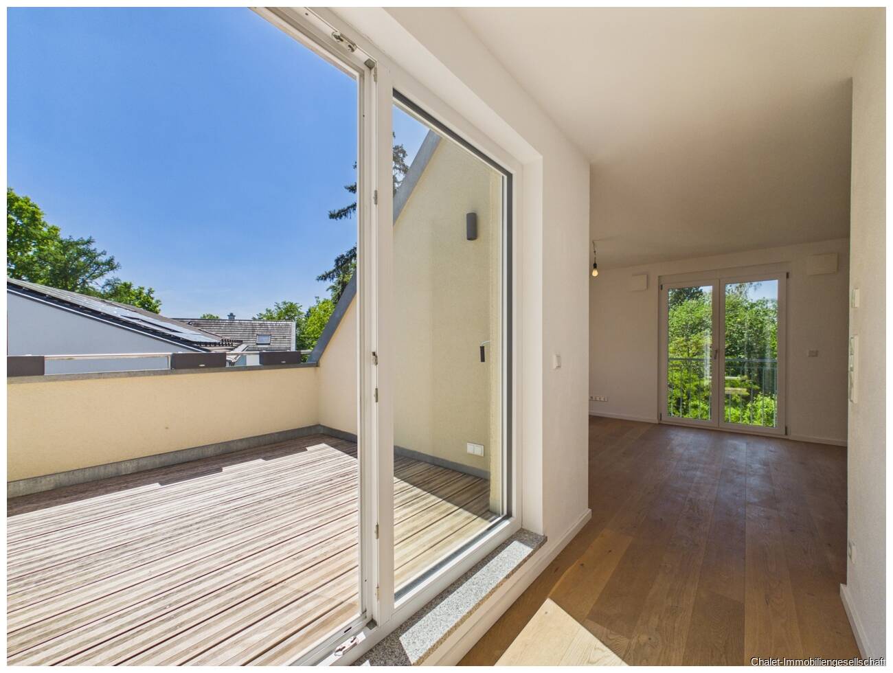 Lichtdurchflutetes Penthouse-Feeling mit Südterrasse - moderne 3-Zimmer-Wohnung mit Blick ins Grüne – München – Vorschaubild 9