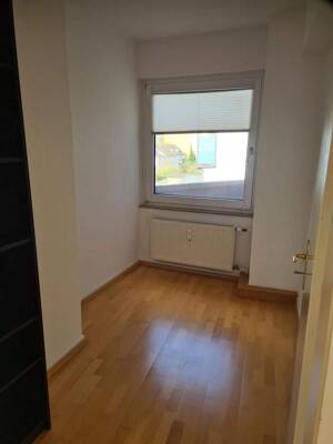 renovierte 3,5 Z. Wohnung mit 2x Balkon und Einbauküche – 47226 Duisburg – Vorschaubild 8