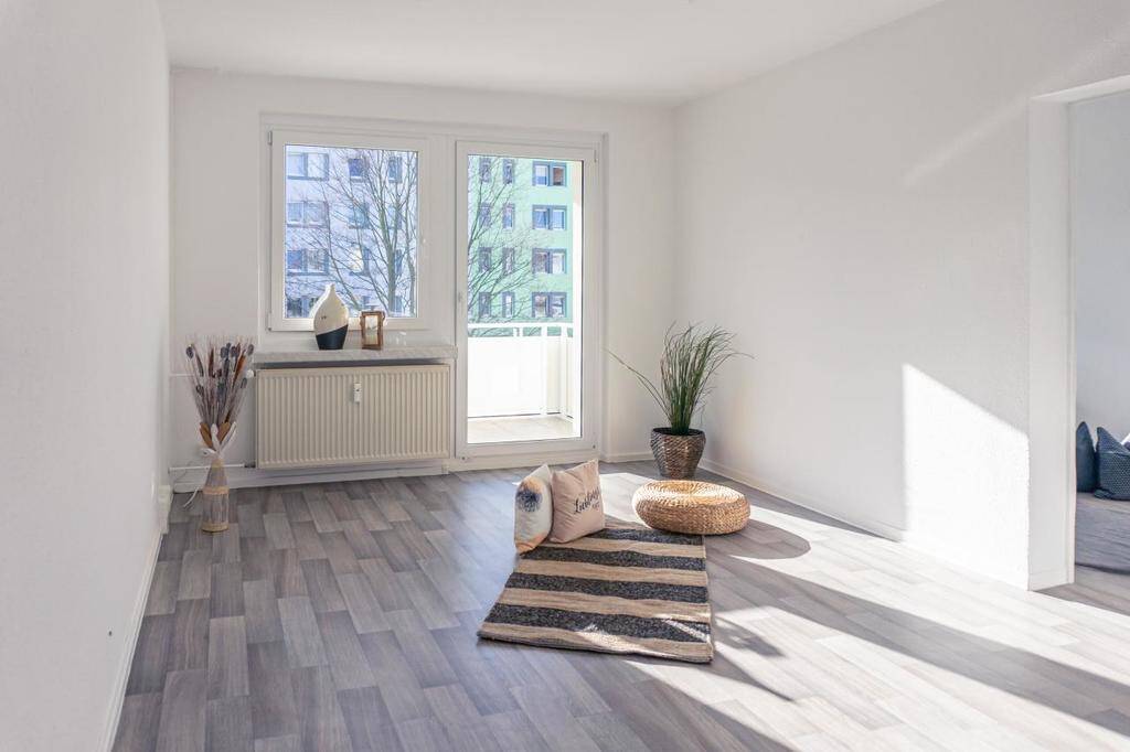 NEU sanierte Balkonwohnung mit Tageslichtbad – Chemnitz – Bild 1 von 4
