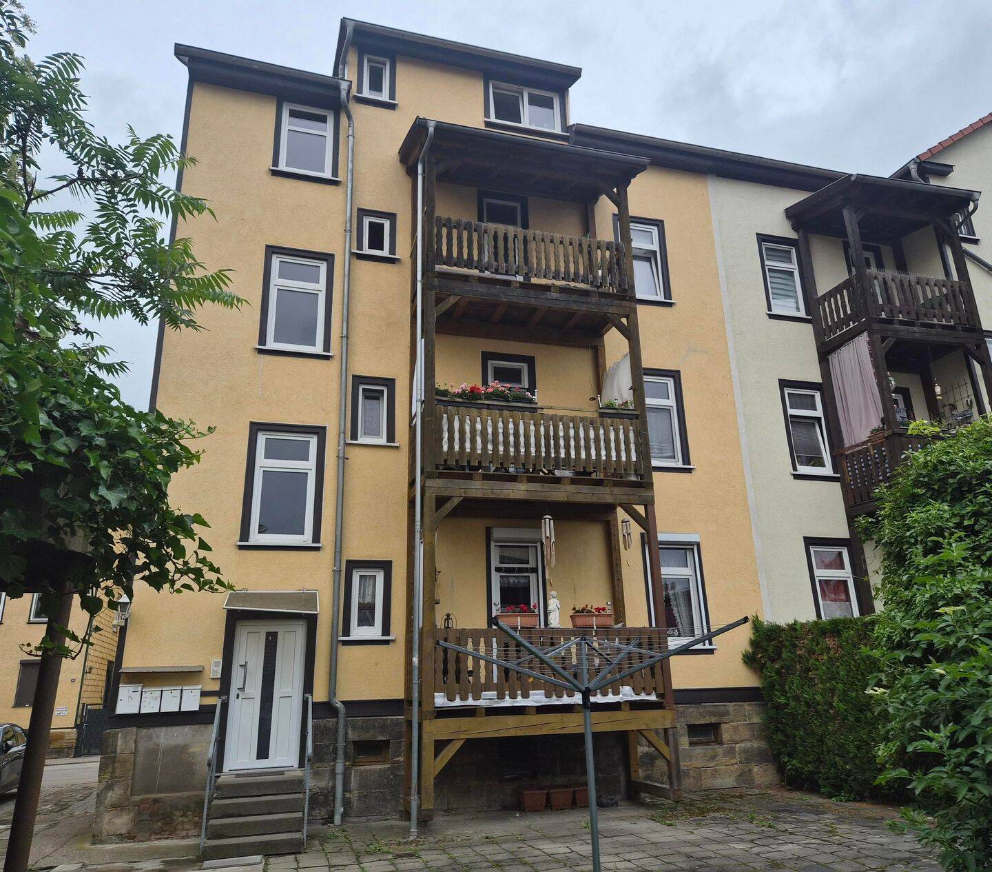 Mit Einbauküche - Besichtigungstermine bitte telefonisch abstimmen - 4 Raum-Wohnung im 2.Obergeschoss mit Balkon sucht neuen Mieter