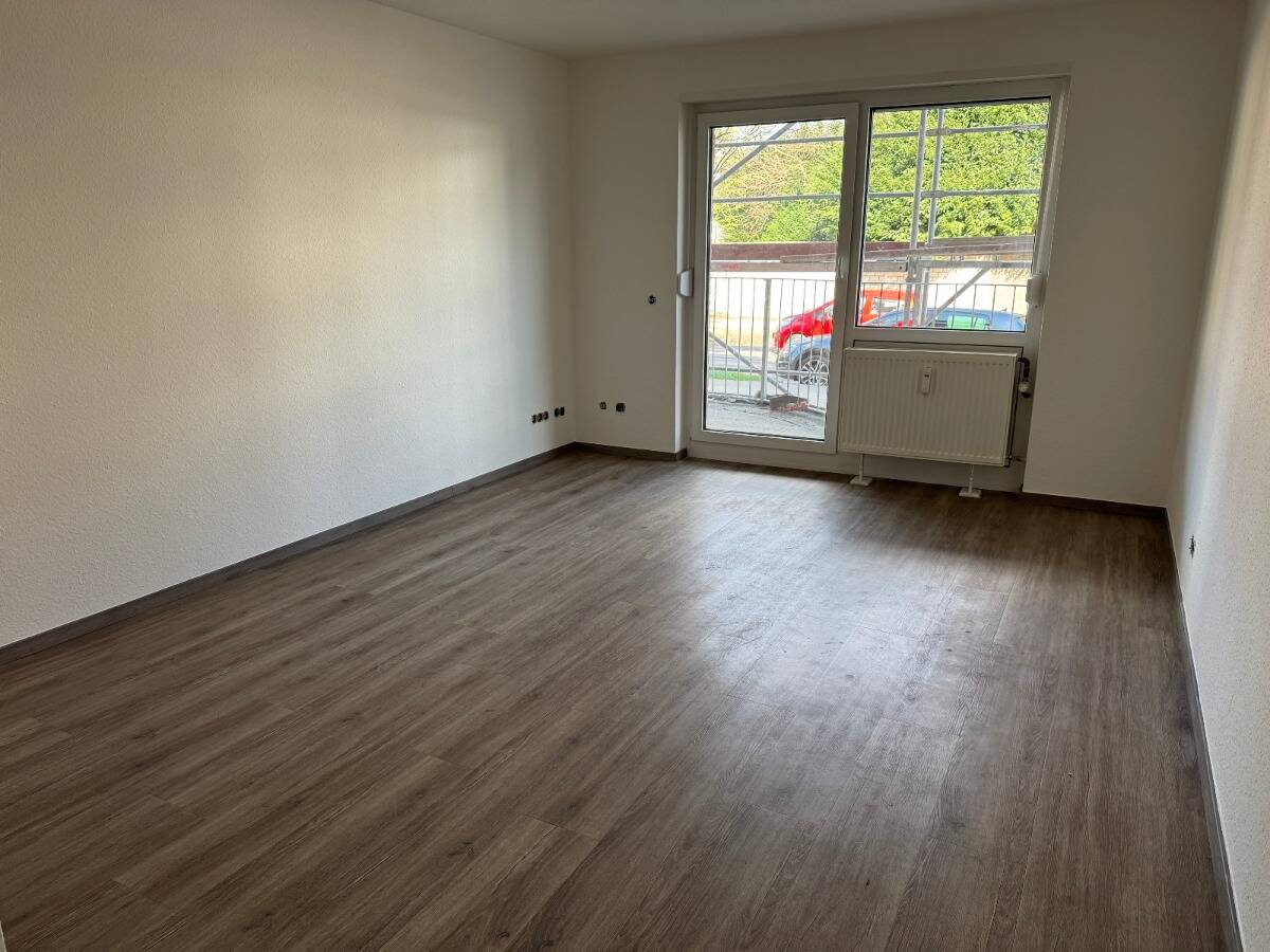 zentral gelegene sanierte Wohnung mit Balkon zum Einziehen und Wohlfühlen!