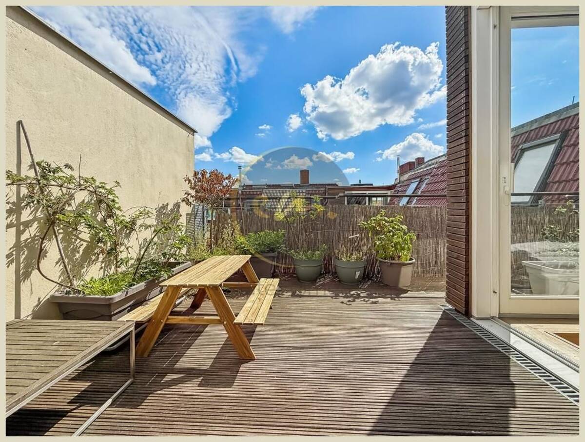 Für Sonnenanbeter und Lebemenschen: Lichtdurchflutete Dachgeschosswohnung mit Terrassen und Aufzug – 10437 Berlin – Bild 1 von 8