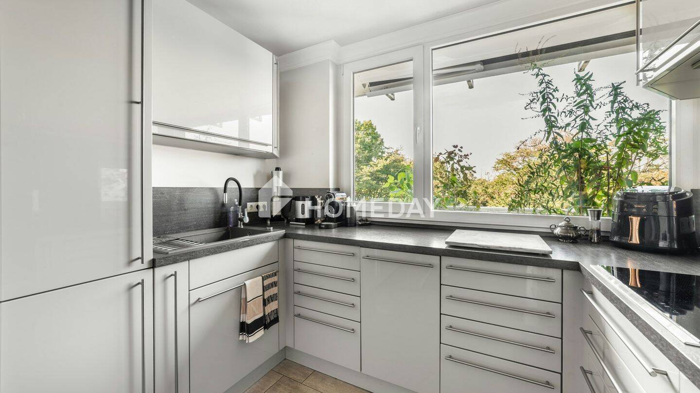Durchdachter Grundriss & urbane Ruhe: modernisiertes Wohlfühldomizil mit zwei Loggien in Bestlage – Düsseldorf – Vorschaubild 5