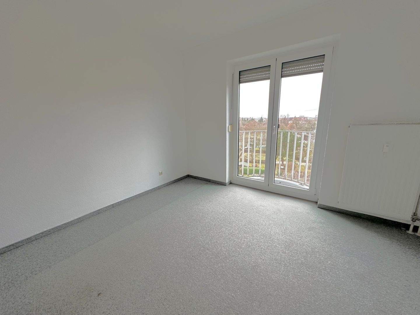 LIPPERT IMMOBILIEN PRÄSENTIERT: EIN ECHTER GLÜCKSFALL... GANZ OBEN WOHNEN - LICHTDURCHFLUTET - XXL-WOHN-/ESSZIMMER MIT WINTERGARTEN - FERNSICHT! – Nürnberg – Vorschaubild 5