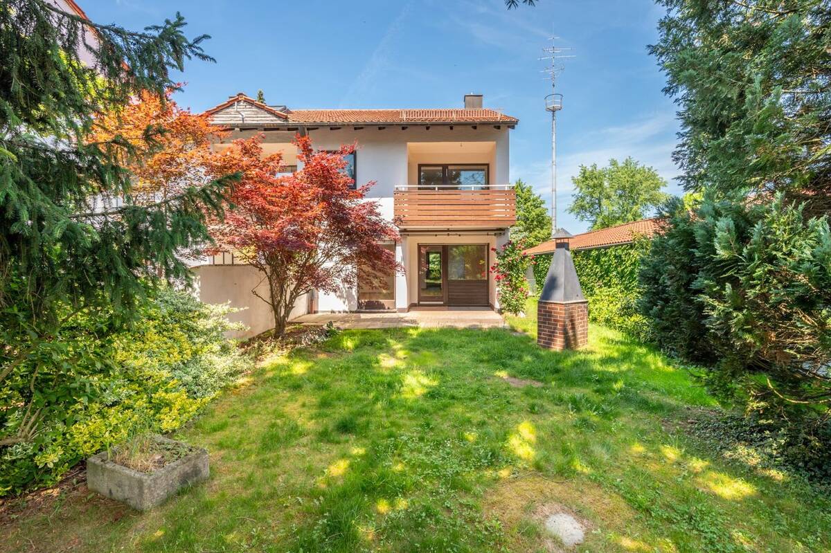 AIGNER - Familienglück mit Südgarten und viel Potenzial! – 81825 München – Bild 1 von 9