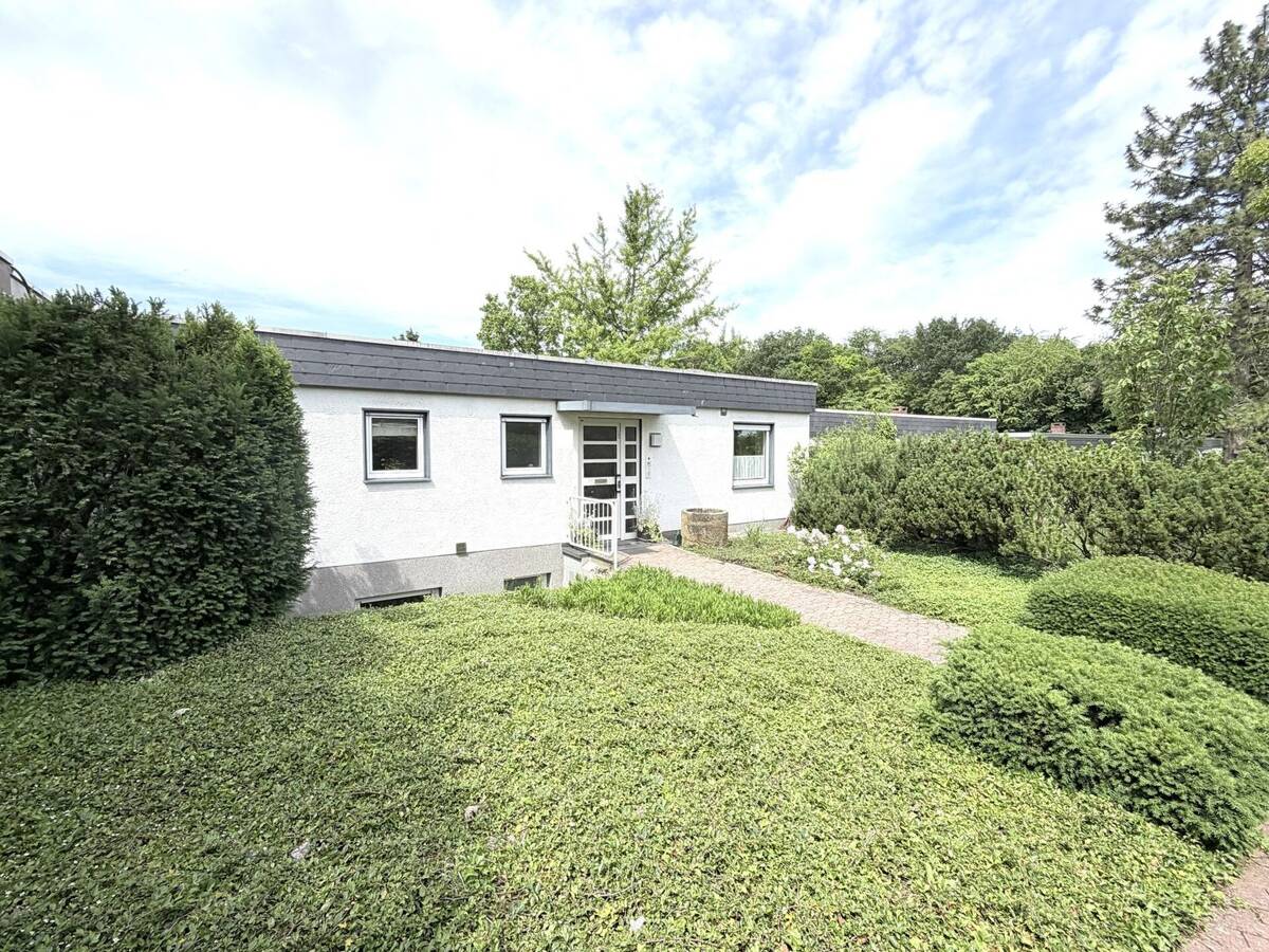 Modernisierter Bungalow in ruhiger Wohnlage von Mainz-Lerchenberg – 55127 Mainz – Bild 1 von 9