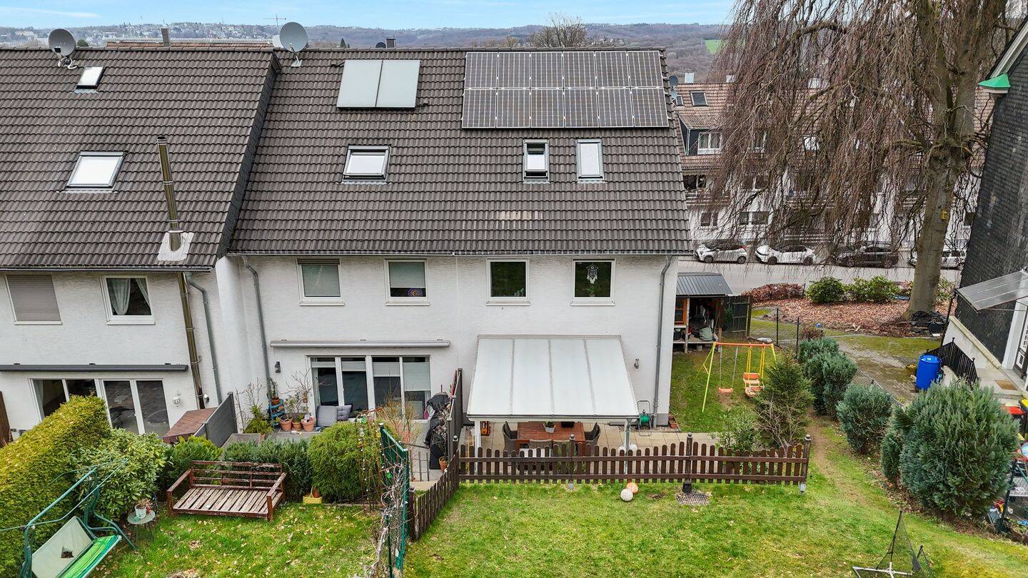 Sonnenseite des Lebens: Reihenendhaus mit Südgarten, Terrasse und Photovoltaik in Remscheid – Remscheid – Vorschaubild 6
