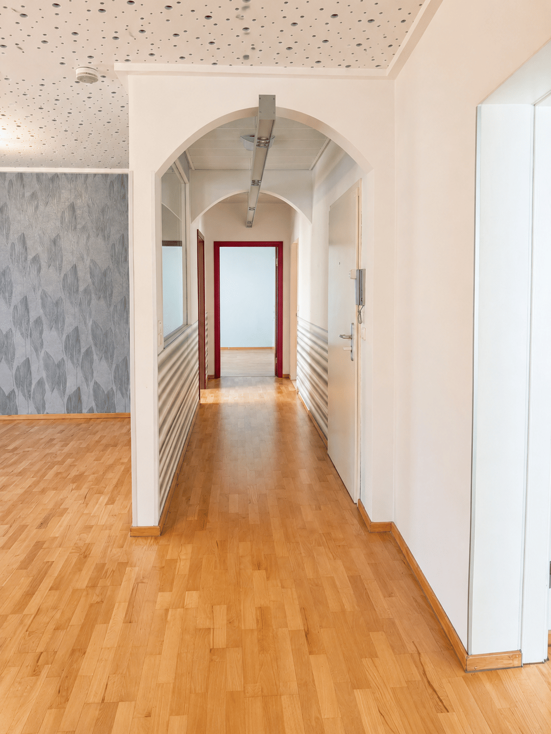 Bezugsfreie 4-Zimmer-Wohnung in saniertem Jugendstilgebäude mit Aufzug in Nürnberg Sankt Leonhard! – Nürnberg – Vorschaubild 7