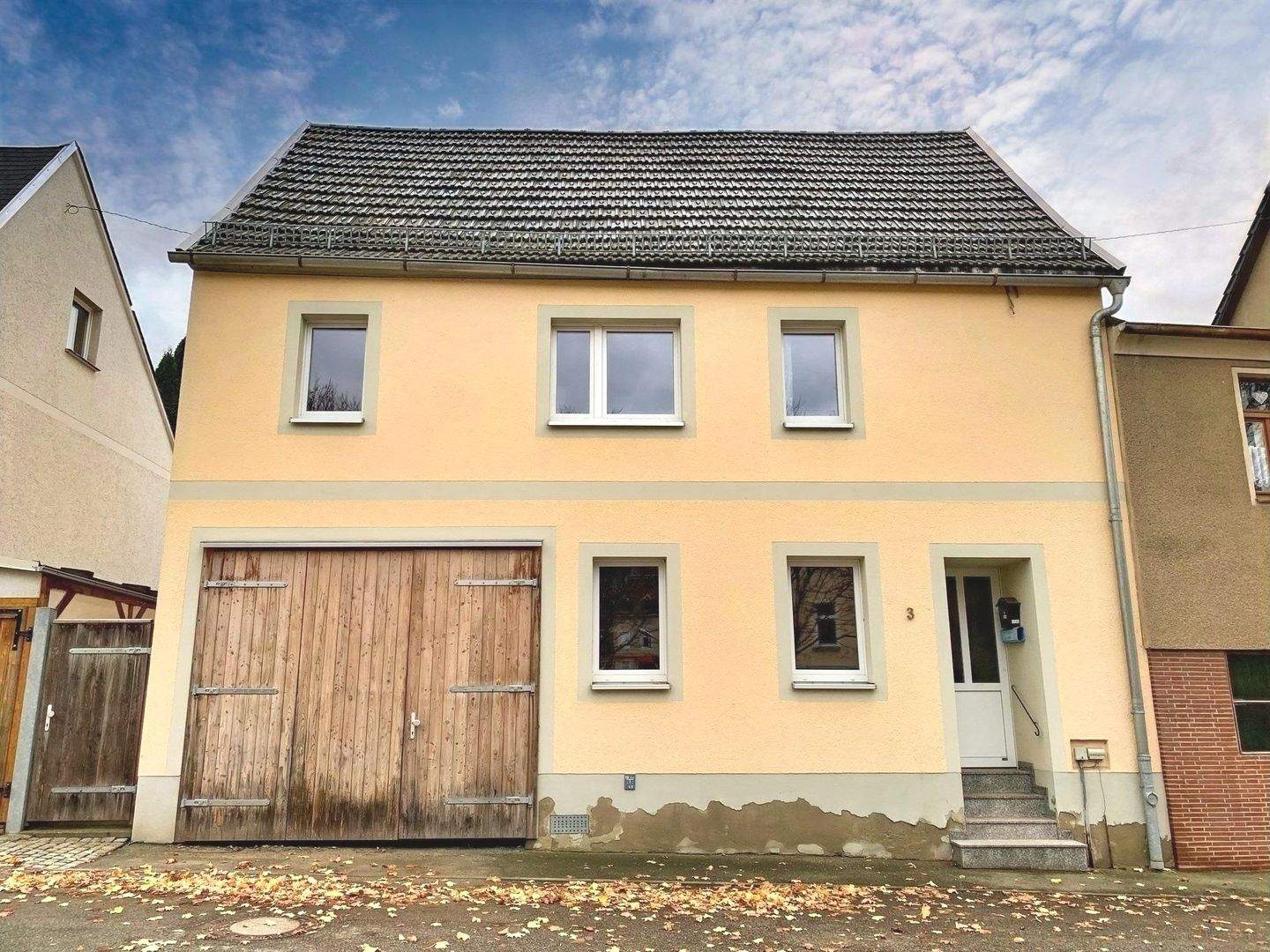 Älteres Wohnhaus mit Hofdurchfahrt ! – Reichenbach – Bild 1 von 9