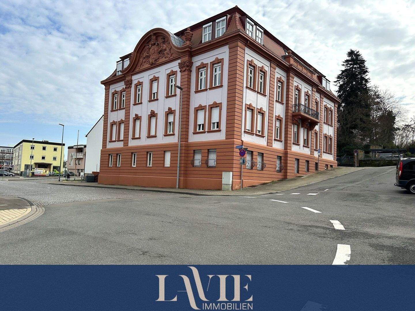 Attraktive 2-Zimmer Wohnung im Denkmalobjekt - Kapitalanlage im ehemaligen Finanzamt Zweibrücken