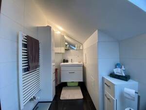 Exklusives Wohnen unterm Dach - DG-Wohnung mit Balkon, EBK & 3 Parkplätzen – 70565 Stuttgart – Vorschaubild 9