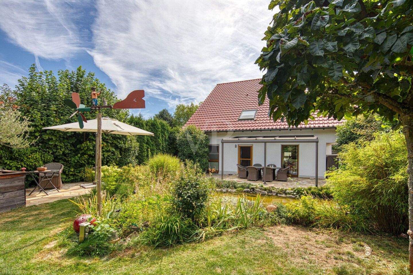 Zwei separate Lebensbereiche - Ein Zuhause voller Möglichkeiten mit PV-Power und grüner Oase – Euskirchen – Bild 1 von 9