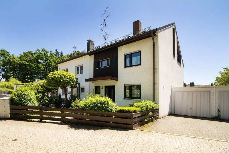 Zuhause für Familien - Klassische Doppelhaushälfte mit sonnigem Südgarten u. Einzelgarage – Neubiberg – Vorschaubild 2