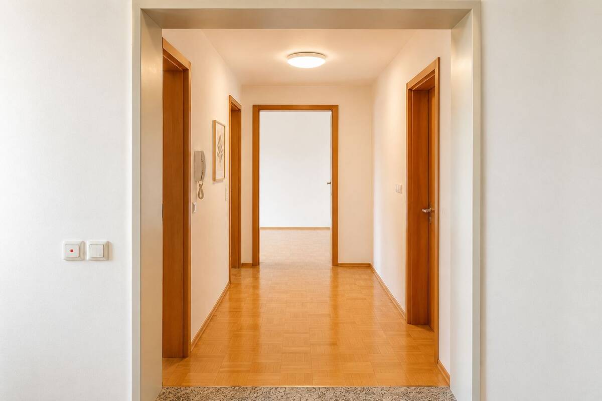 Obersendling - gepflegte 2-Zimmer-Wohnung und Tiefgaragenstellplatz – 81379 München – Bild 1 von 9