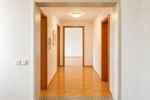 Obersendling - gepflegte 2-Zimmer-Wohnung und Tiefgaragenstellplatz