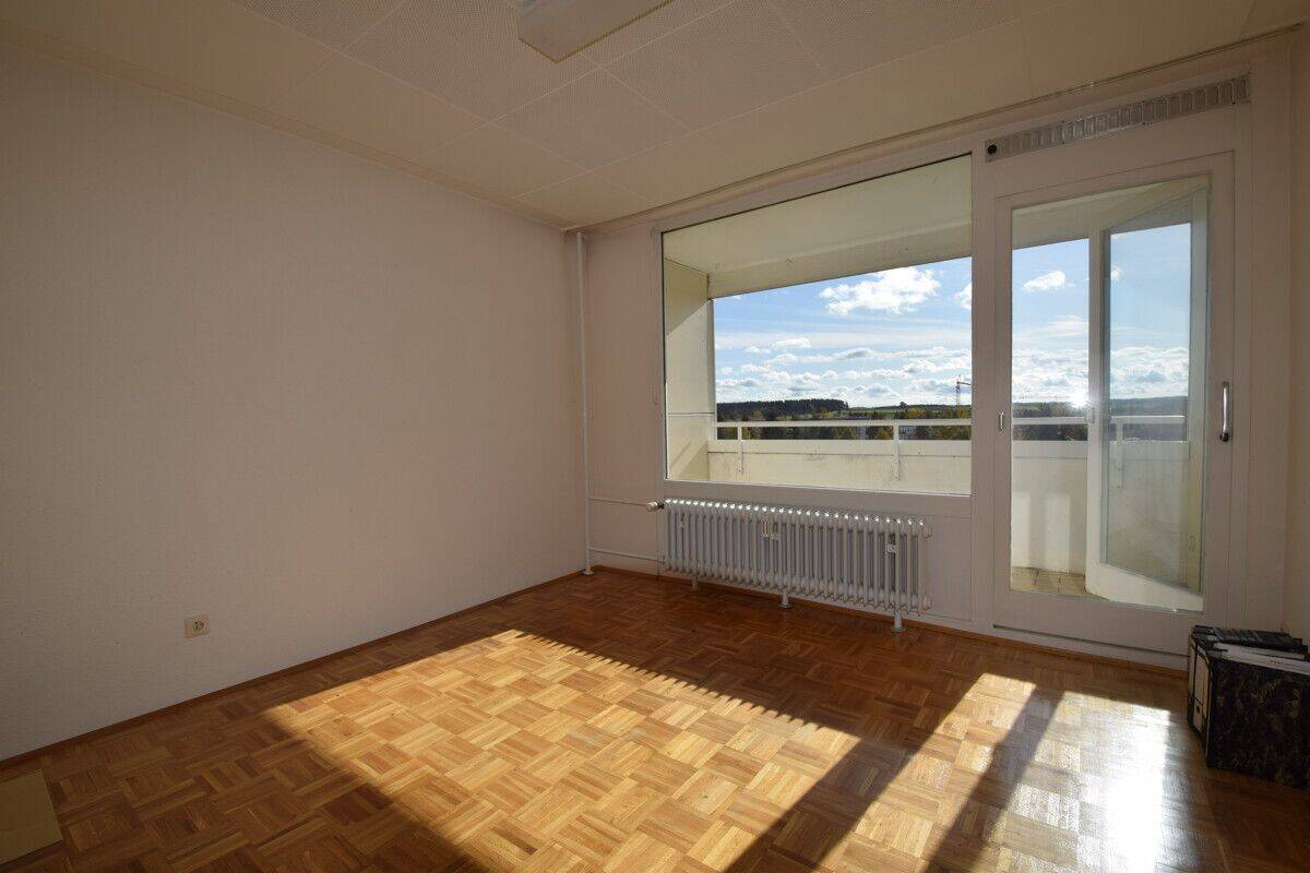 Großzügige 3. Zi. Wohnung mit Balkon und Aussicht über Villingen – Villingen-Schwenningen – Vorschaubild 2