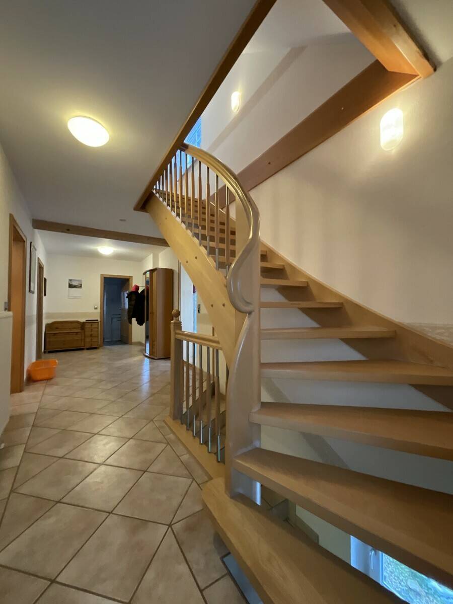 Traumhaftes Einfamilienhaus mit weitläufigem Garten und Scheune in Jühnde bei Göttingen. – Jühnde – Bild 1 von 7