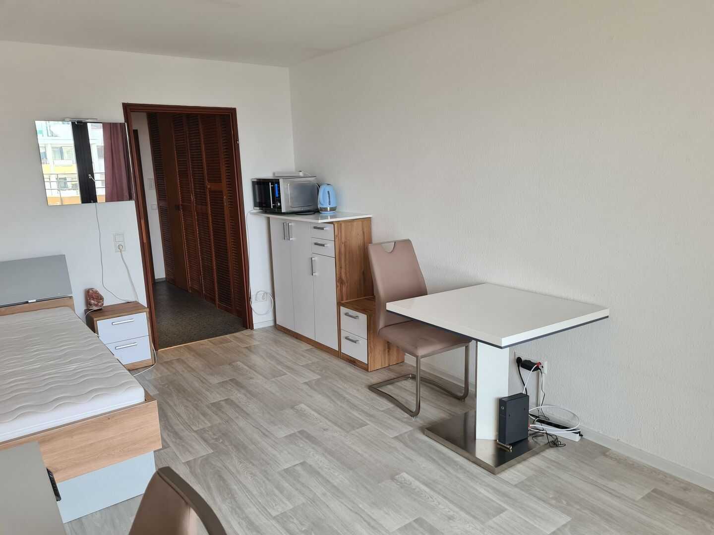 Vollmöblierte 1-Zimmer-Wohnung mit Balkon & Tiefgaragenstellplatz in Handschusheim (Zwischenmiete von 15. Mai bis 31. November 26) – Heidelberg – Vorschaubild 3