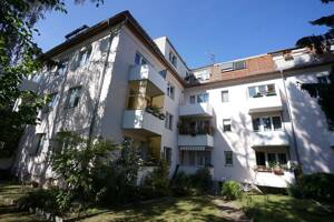 Hauptstadtmakler-Bezugsfreie modernisierte Dachgeschosswohnung mit Stellplatz in Top-Lage – 12247 Berlin – Vorschaubild 1