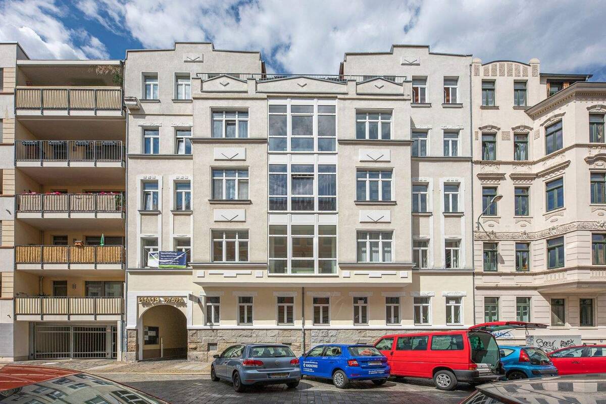 4,7% Ist-Rendite: attraktives Investment mit Tiefgarage in Leipzig-Reudnitz – 4317 Leipzig – Bild 1 von 9