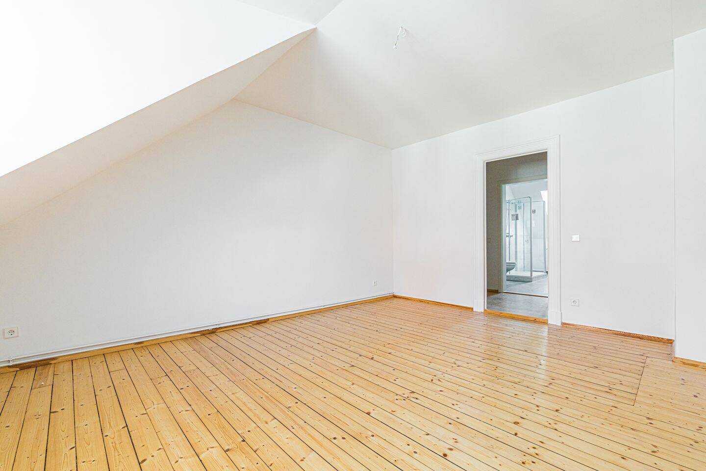 Charmante Dachgeschosswohnung im Herzen von Plagwitz – Leipzig – Vorschaubild 3