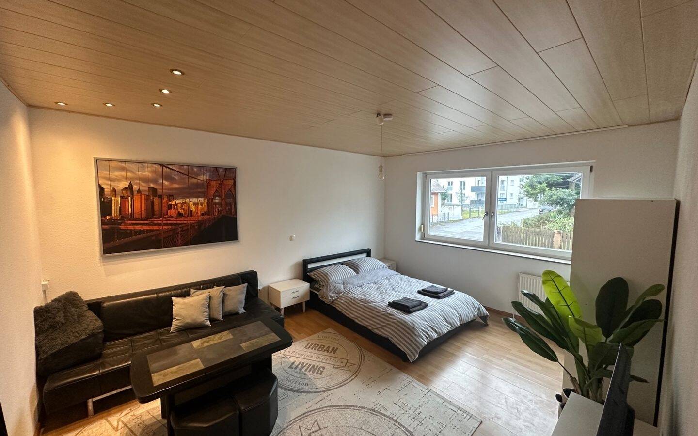 WG Zimmer mit Internet,  Gästeküche, Etagendusche/Wc, Waschmaschine, Trockner, Terrasse und Garten