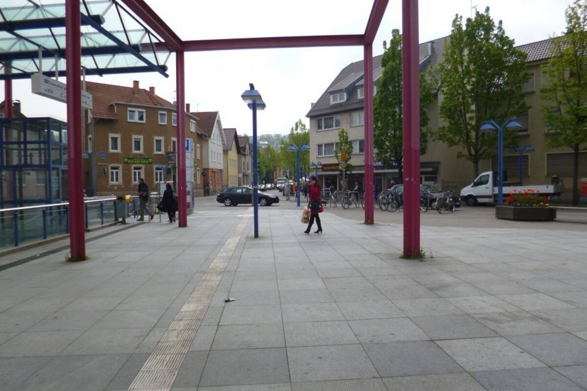 Gemütliche Dachgeschosswohnung für eine oder 2 Personen im Zentrum von Feuerbach – 70469 Stuttgart – Bild 1 von 9