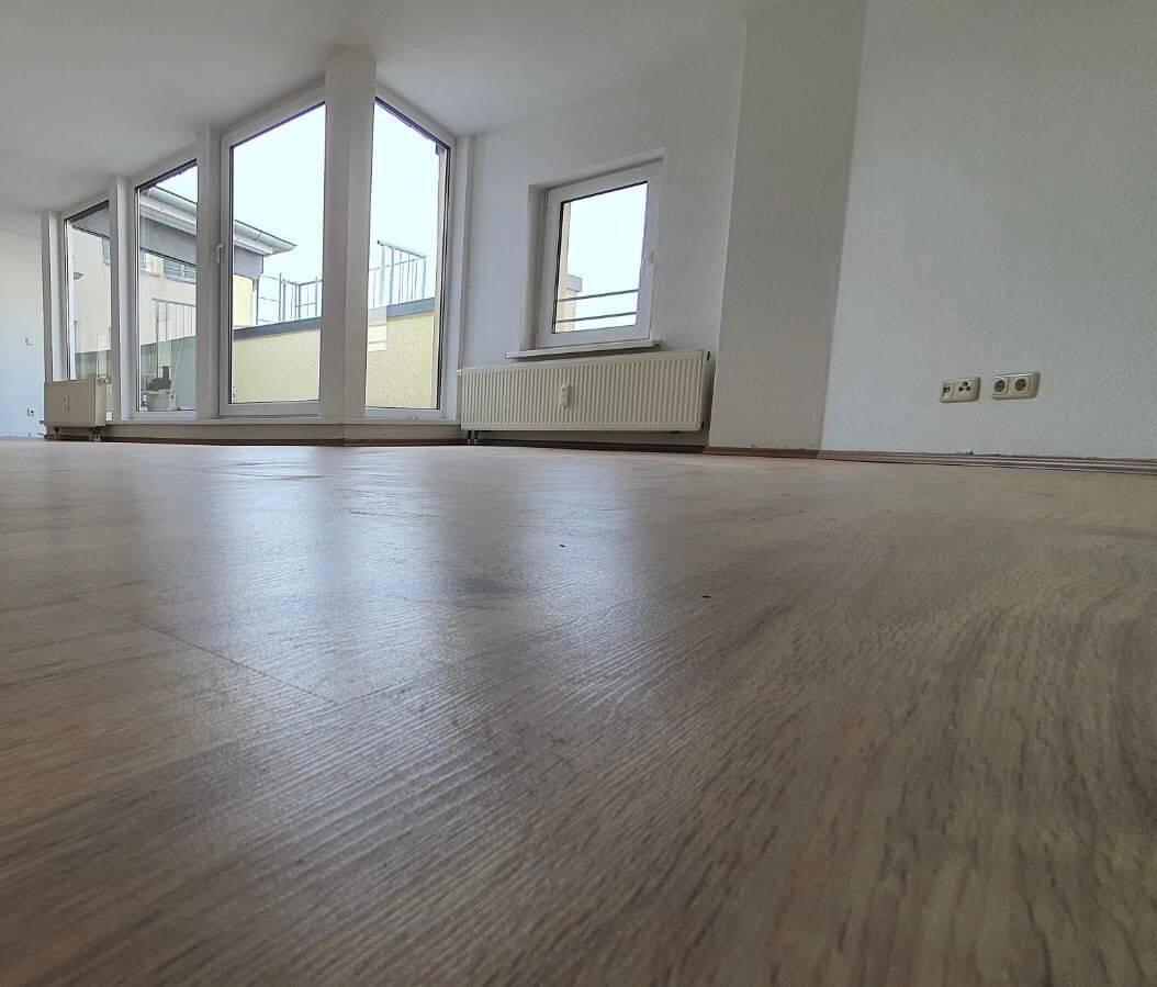Helle 2-Zimmer-Wohnung mit Einbauküche und Dachterrasse in ruhiger und gepflegter & zentraler Lage in Magdeburg Alte Neustadt zu vermieten – Magdeburg – Vorschaubild 2