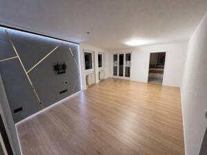 Helle 3-Zimmer-Wohnung mit Loggia und Tiefgaragenstellplatz