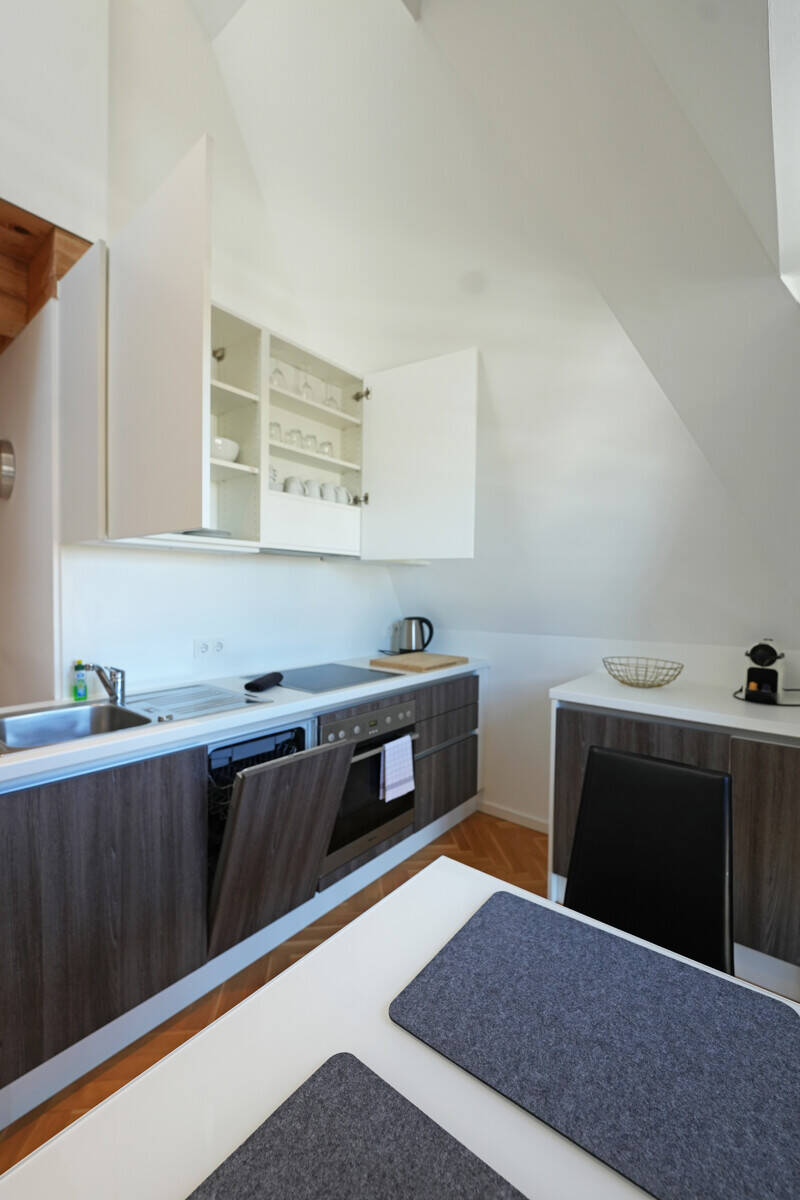 *Deluxe Suite - Möbliertes Galerie-Apartment in bester City Lage* – München – Vorschaubild 9