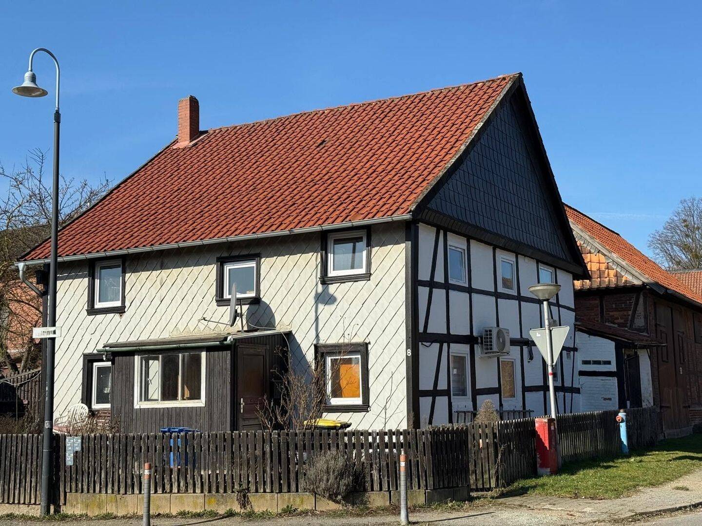 Fachwerkhaus mit Scheune, in See Nähe