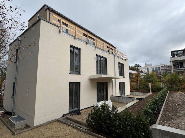 Einladende, sonnige 2-Zimmer-Terrassenwohnung mit kleinem Garten. Beste Infrastruktur. – München – Vorschaubild 3
