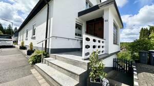 Familienfreundliche Doppelhaushälfte mit Wohlfühlgarten, Terrasse und Teich – 57078 Siegen – Vorschaubild 3