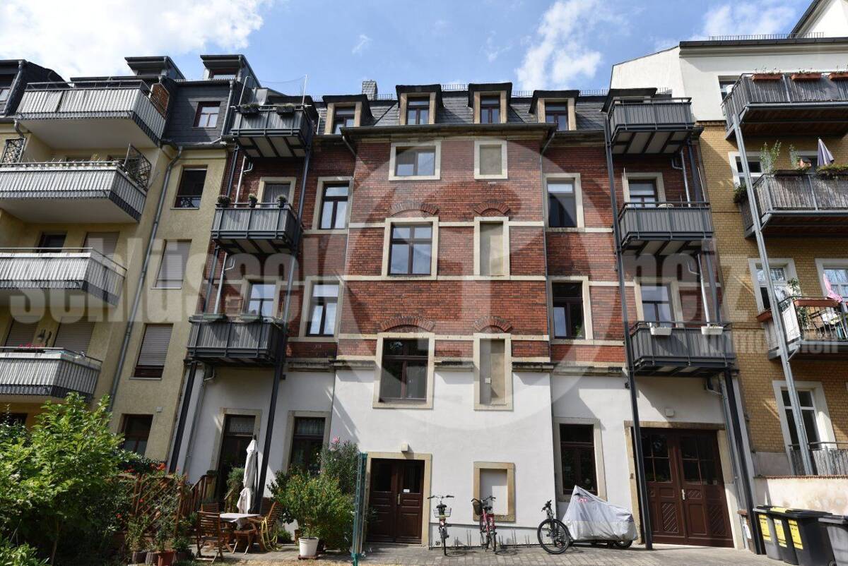*Einzigartige 3-Raum-Altbau-Wohnung l Stuck l 2 Balkone l freier Blick ins Grüne!* – 1159 Dresden – Bild 1 von 9