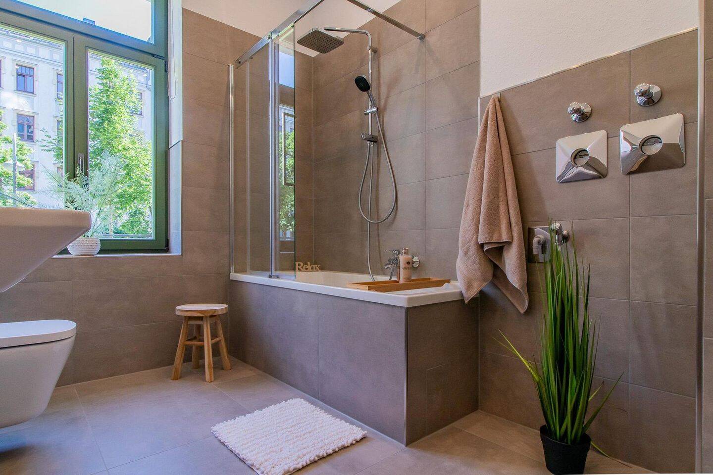 6% Rendite - neu modernisiert & vermietet: energieeffizienter Wohntraum, EBK, Wellness-Bad, Top-Lage