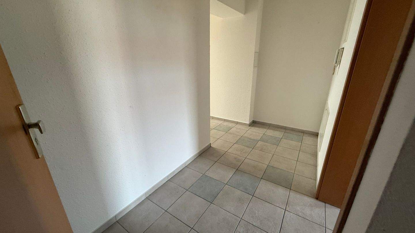 Whg. im 1. OG und 3.OG + Fußbodenheizung + Balkon am Wohnzimmer – Chemnitz – Vorschaubild 2