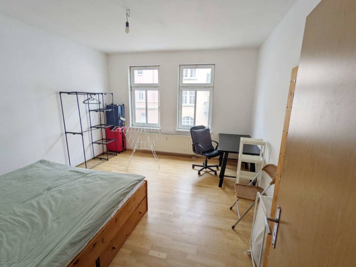 Großes helles WG-Zimmer, möbliert, im Zentrum | Large bright room, furnished, city centre – 7743 Jena – Bild 1 von 7