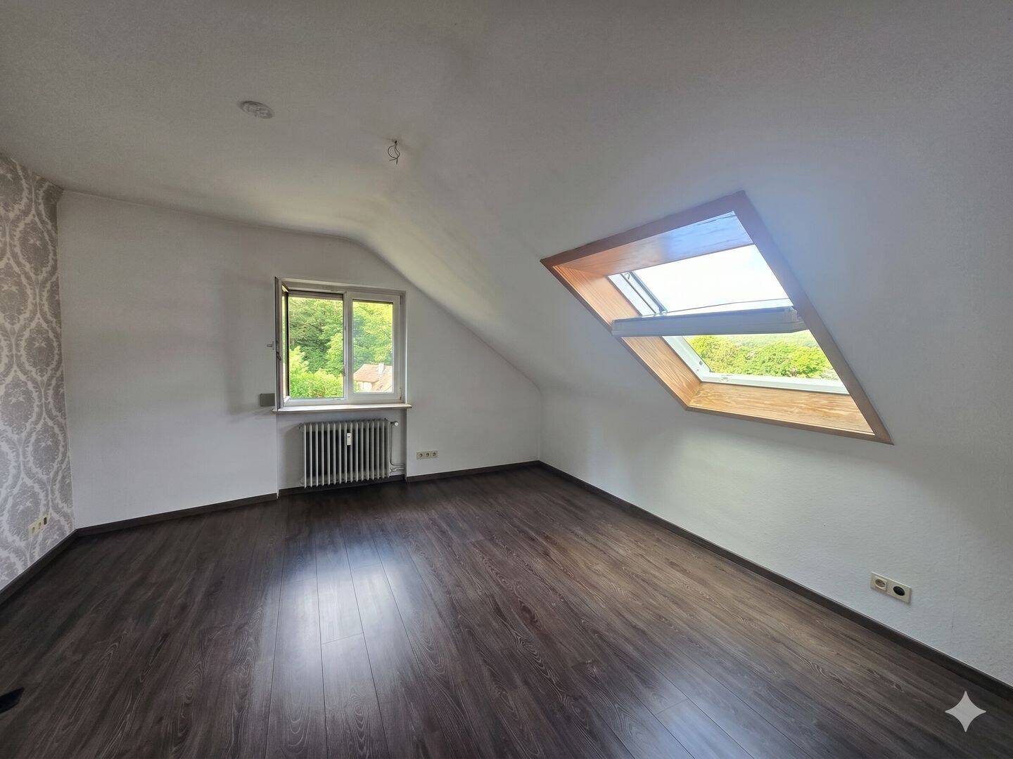 Über den Dächern von Stuttgart-Süd: Gemütliches DG-Juwel mit Balkon und Traumaussicht! – Stuttgart – Vorschaubild 4