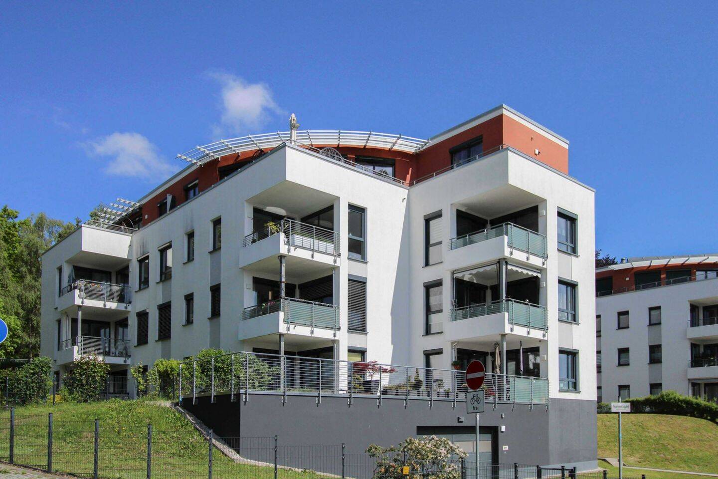 Exklusive 3-Zi.-Wohnung mit Tiefgarage, Balkon & hochwertiger Ausstattung