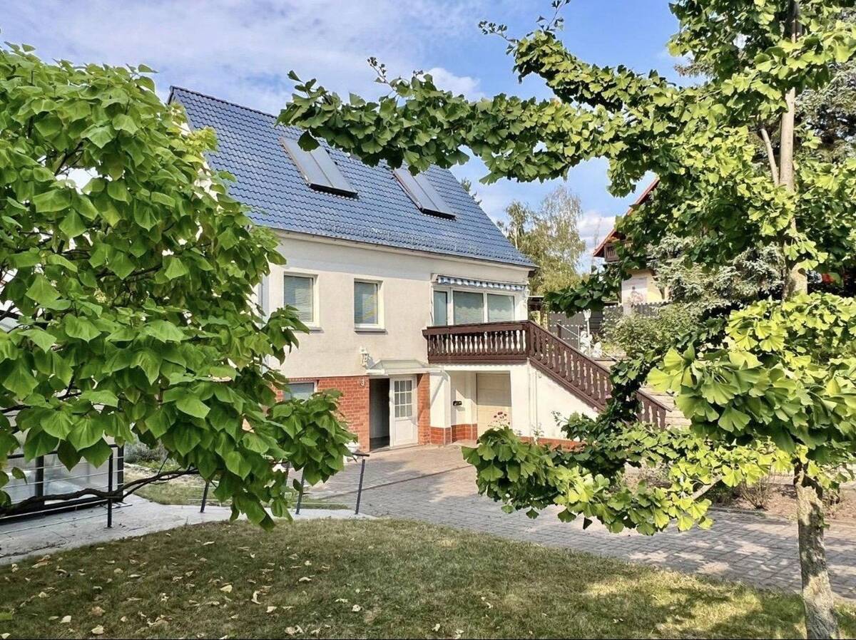 freistehendes Einfamilienhaus mit Garten, Pool, Sauna & Solarthermie – 99089 Erfurt – Bild 1 von 9