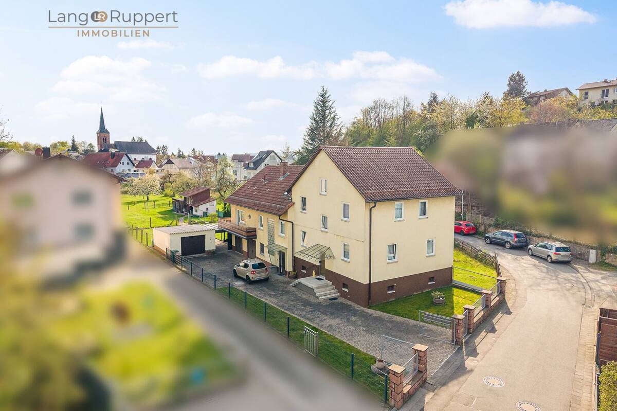 Vielseitiges MFH mit 3 Wohneinheiten und großem Grundstück – 64658 Fürth – Bild 1 von 9