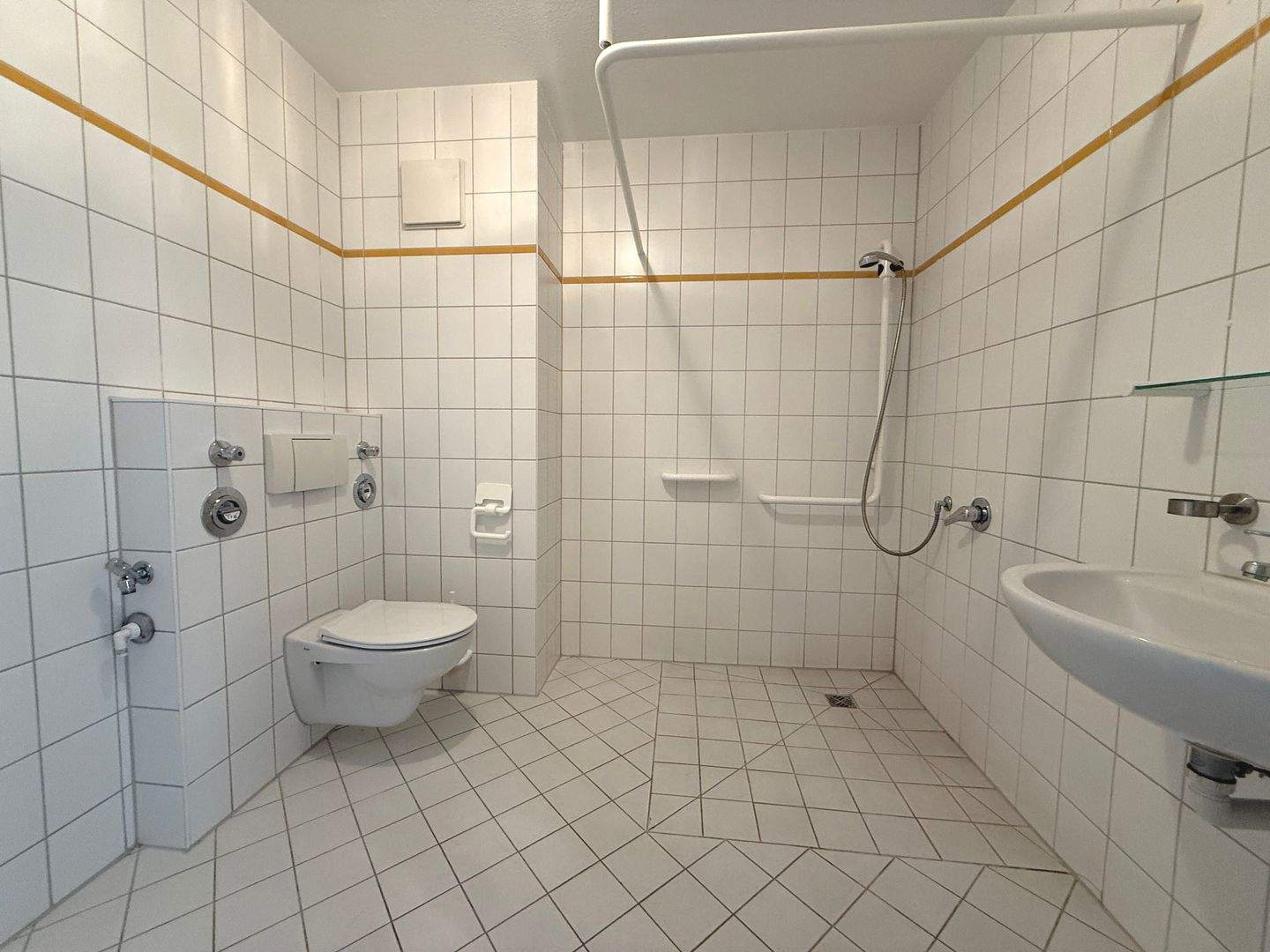 BARRIEREFREI - APARTMENT mit BALKON - SENIOR LIVING - – Chemnitz – Vorschaubild 2