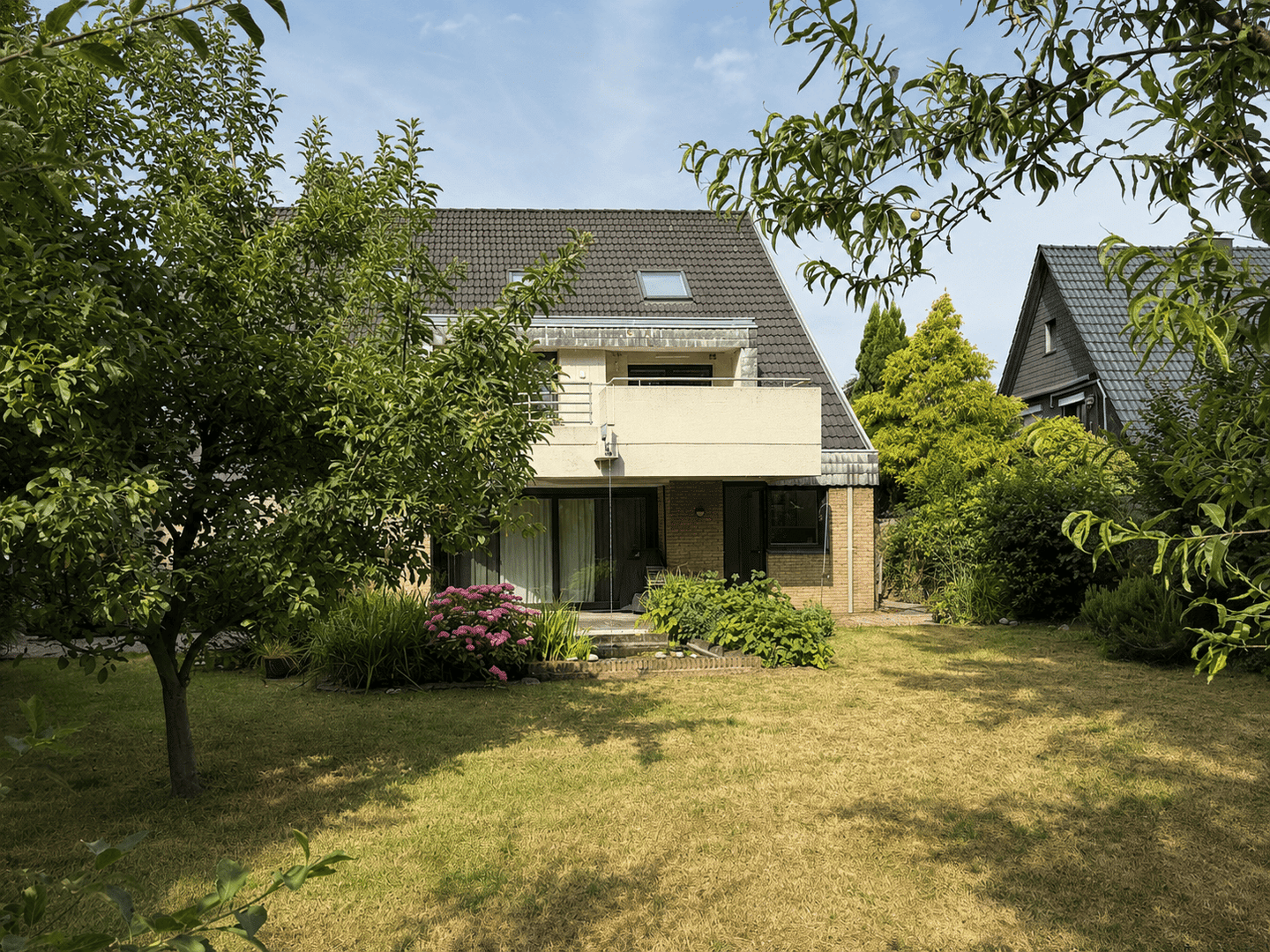 Großzügiges Einfamilienhaus mit Einliegerwohnung in erstklassiger Lage - 800 m² Sonnengrundstück – Neuss – Vorschaubild 3
