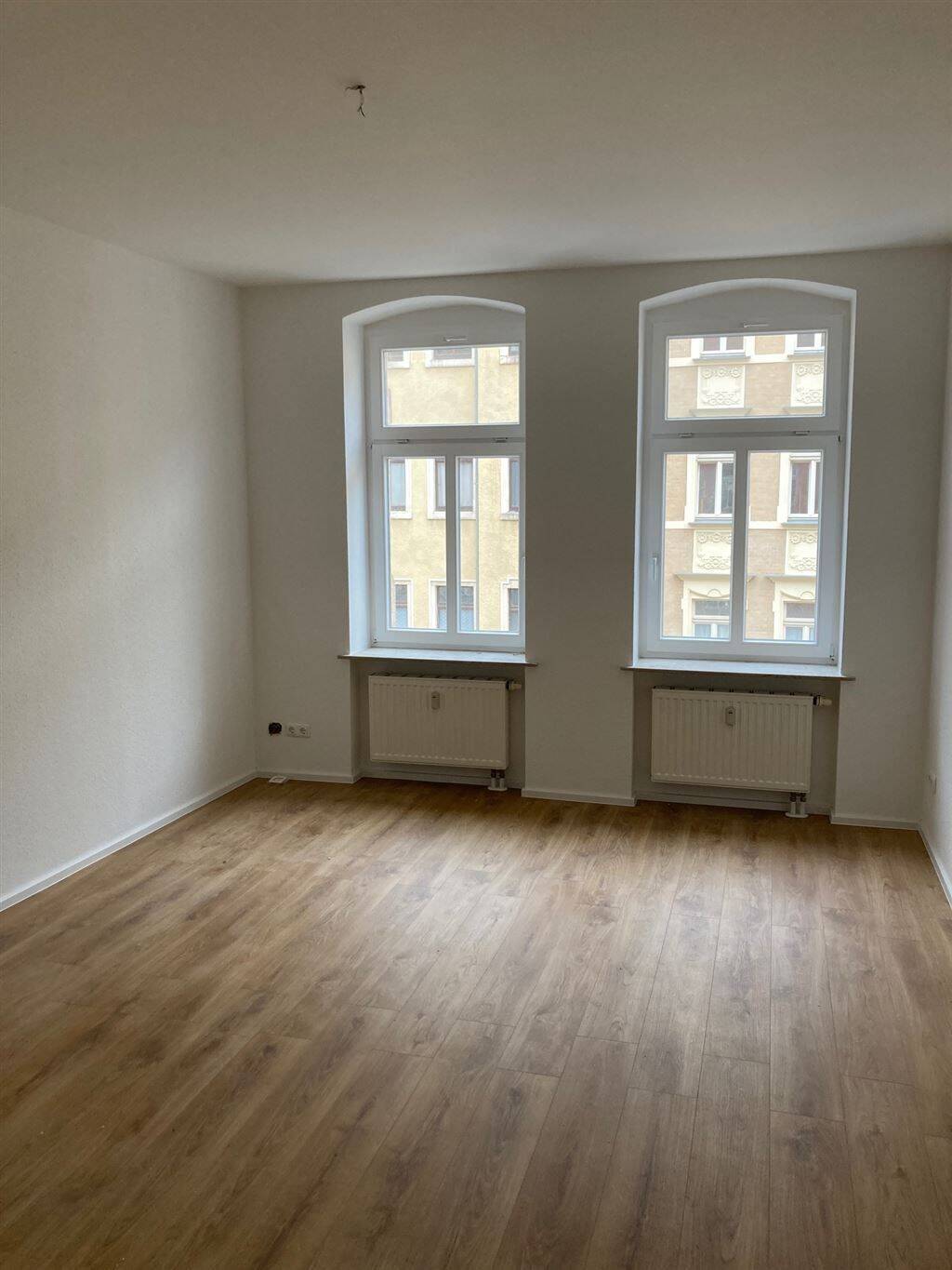 Großzügige 2-Zimmerwohnung mit Vinylbelag, Balkon, Wanne und Dusche! Vormieter verkauft EBK – Chemnitz – Vorschaubild 9