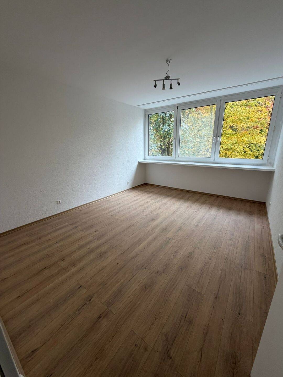 Frisch renovierte 4-Zimmer Wohnung mit Balkon [VAC-12920] – Karlsruhe – Vorschaubild 8